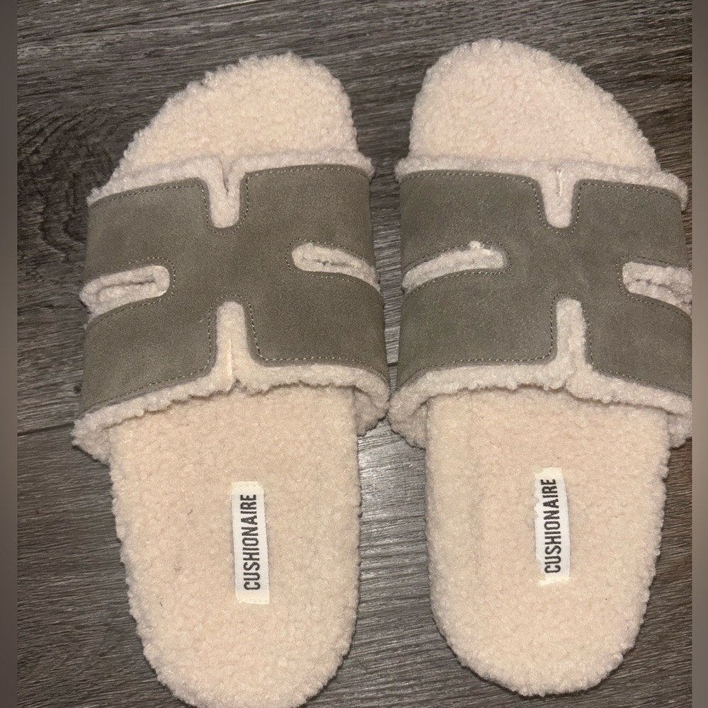 Cushionaire green Sherpa sandals size 7